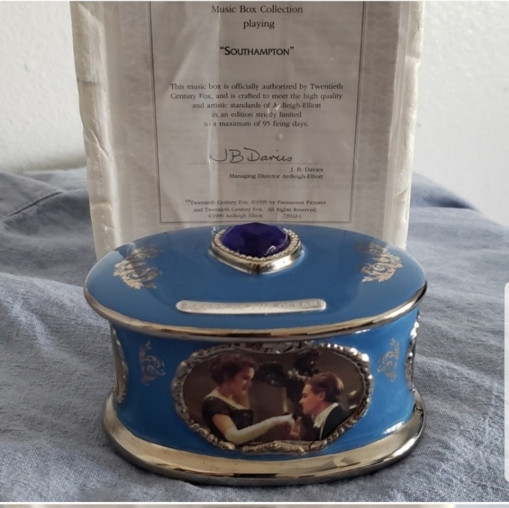 Musical Titanic trinket jewelry box